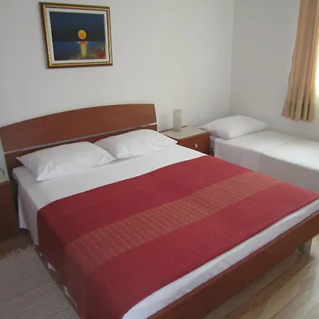 Apartment Veronika 1 Pag Town