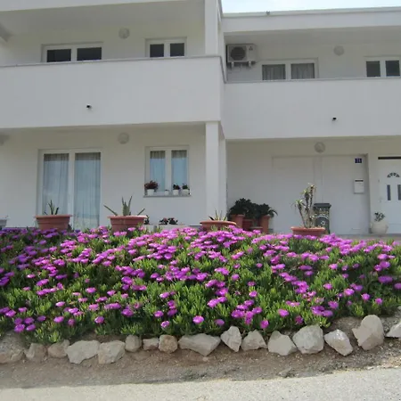 Apartment Veronika 1 Pag Town
